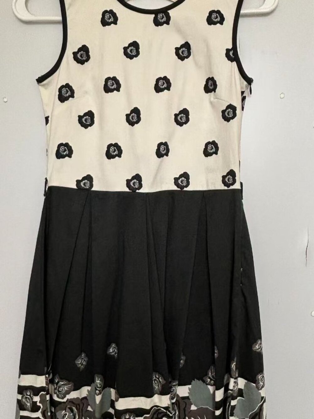 Dress - Picture 3 of 3